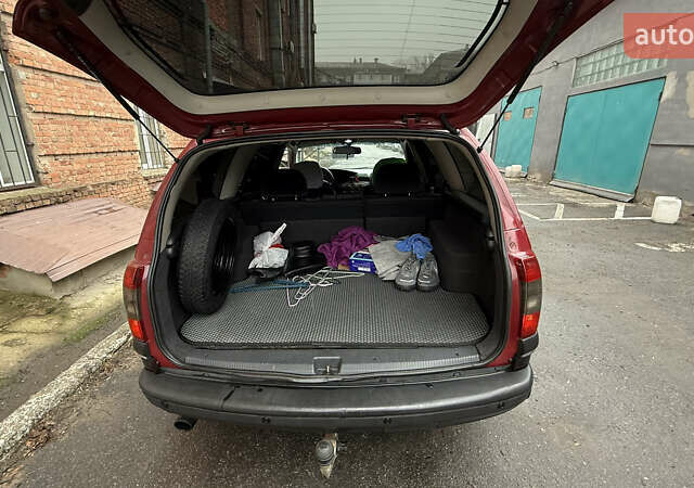 Червоний Опель Омега, об'ємом двигуна 2 л та пробігом 321 тис. км за 3000 $, фото 6 на Automoto.ua