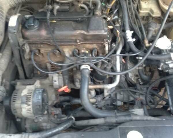 Красный Опель Омега, объемом двигателя 2 л и пробегом 300 тыс. км за 1800 $, фото 1 на Automoto.ua