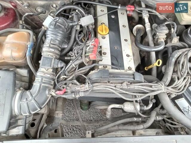 Красный Опель Омега, объемом двигателя 2 л и пробегом 317 тыс. км за 1450 $, фото 3 на Automoto.ua