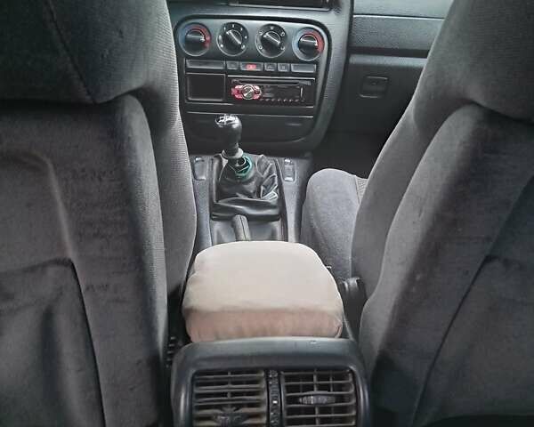 Красный Опель Омега, объемом двигателя 2 л и пробегом 317 тыс. км за 1450 $, фото 11 на Automoto.ua