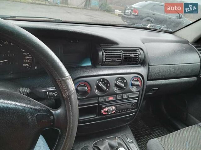 Красный Опель Омега, объемом двигателя 2 л и пробегом 317 тыс. км за 1450 $, фото 31 на Automoto.ua