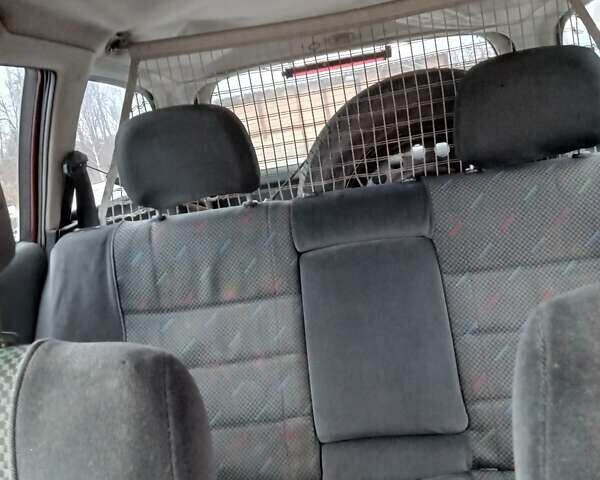 Красный Опель Омега, объемом двигателя 2 л и пробегом 317 тыс. км за 1450 $, фото 2 на Automoto.ua