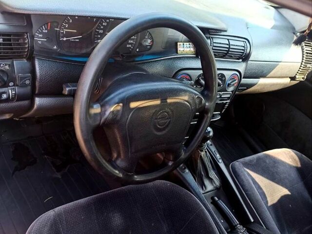 Опель Омега, об'ємом двигуна 2 л та пробігом 534 тис. км за 1600 $, фото 5 на Automoto.ua