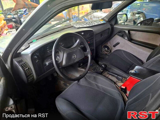Опель Омега, объемом двигателя 2 л и пробегом 0 тыс. км за 700 $, фото 3 на Automoto.ua