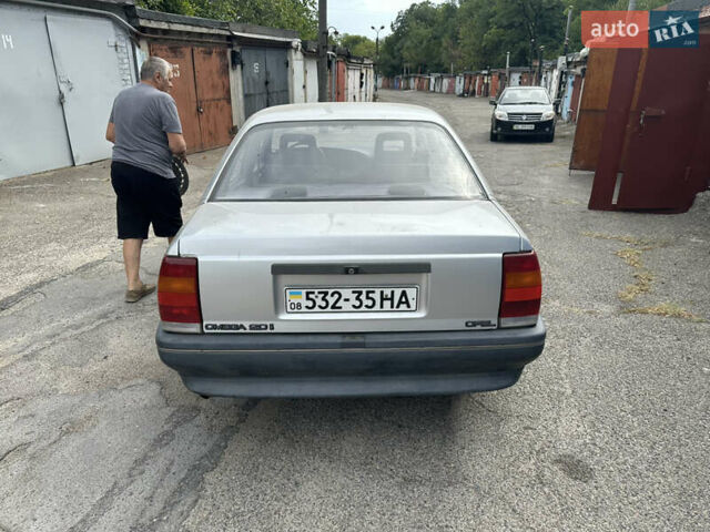 Опель Омега, объемом двигателя 2 л и пробегом 261 тыс. км за 1300 $, фото 5 на Automoto.ua
