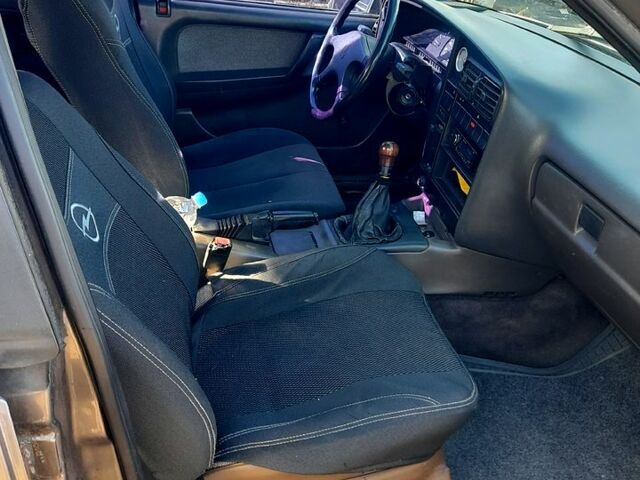 Опель Омега, объемом двигателя 2 л и пробегом 250 тыс. км за 1700 $, фото 2 на Automoto.ua