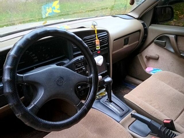 Опель Омега, об'ємом двигуна 2 л та пробігом 317 тис. км за 500 $, фото 3 на Automoto.ua