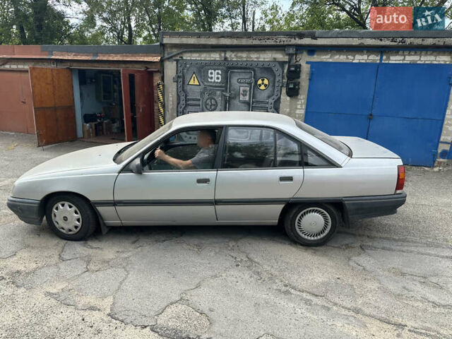 Опель Омега, объемом двигателя 2 л и пробегом 261 тыс. км за 1300 $, фото 3 на Automoto.ua