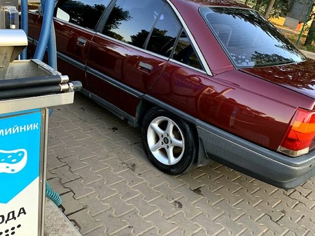 Опель Омега, об'ємом двигуна 2 л та пробігом 240 тис. км за 1300 $, фото 2 на Automoto.ua