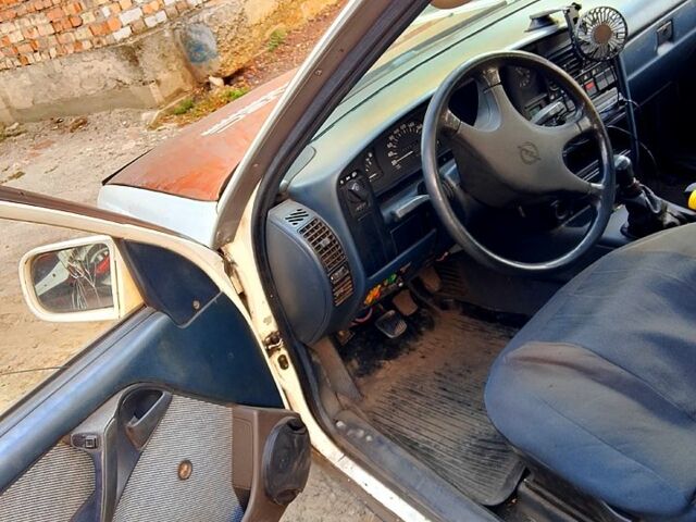 Опель Омега, об'ємом двигуна 1.8 л та пробігом 0 тис. км за 830 $, фото 3 на Automoto.ua