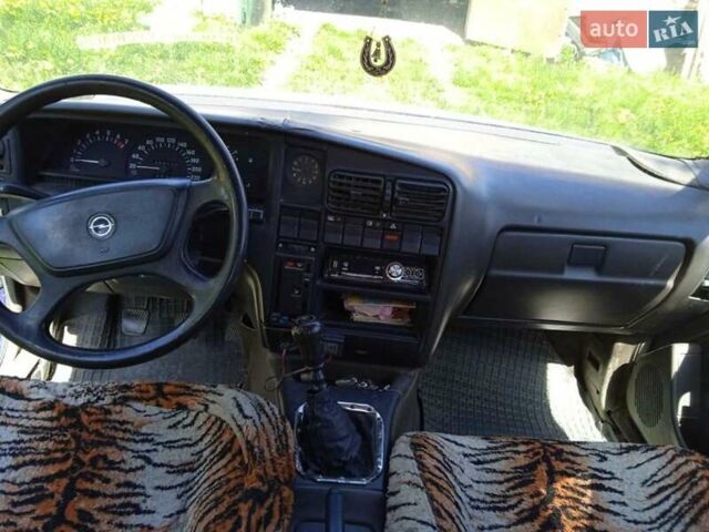 Опель Омега, об'ємом двигуна 2 л та пробігом 372 тис. км за 863 $, фото 4 на Automoto.ua