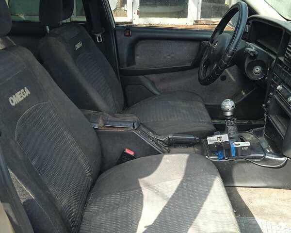 Опель Омега, объемом двигателя 2 л и пробегом 331 тыс. км за 1400 $, фото 1 на Automoto.ua