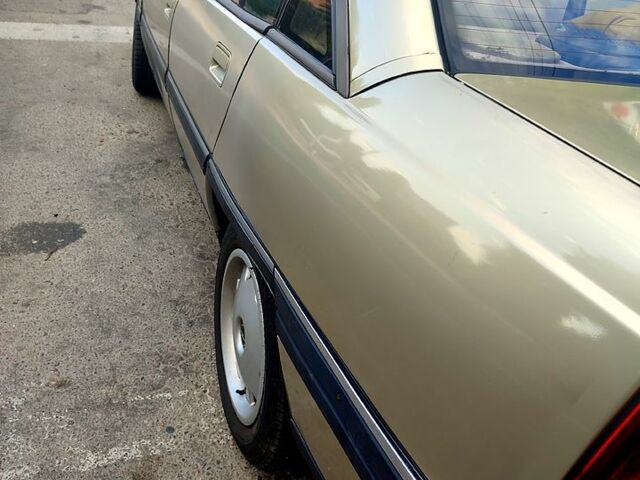 Опель Омега, объемом двигателя 2 л и пробегом 380 тыс. км за 1200 $, фото 3 на Automoto.ua