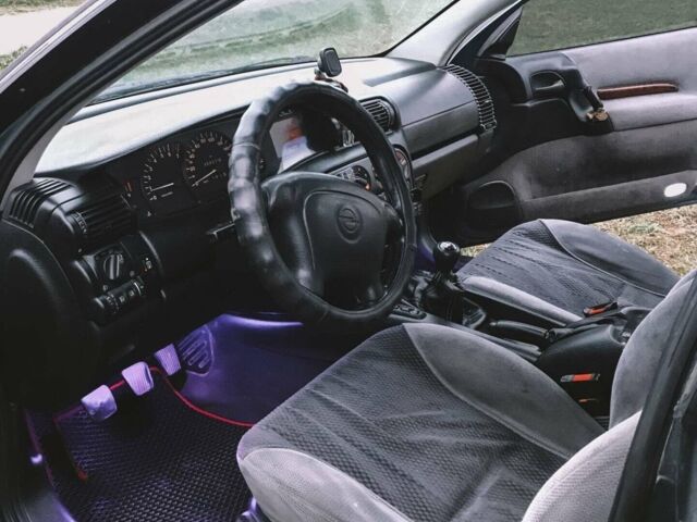Опель Омега, объемом двигателя 2 л и пробегом 420 тыс. км за 2100 $, фото 5 на Automoto.ua