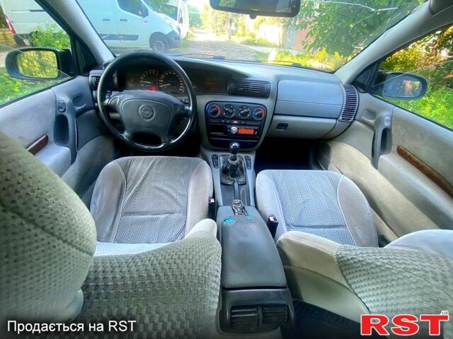 Опель Омега, объемом двигателя 2 л и пробегом 250 тыс. км за 950 $, фото 4 на Automoto.ua