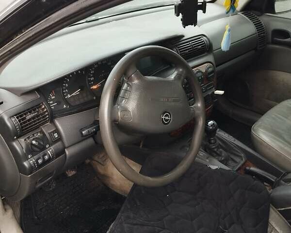 Опель Омега, объемом двигателя 0 л и пробегом 358 тыс. км за 2700 $, фото 11 на Automoto.ua