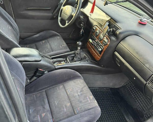 Опель Омега, объемом двигателя 2 л и пробегом 321 тыс. км за 1846 $, фото 4 на Automoto.ua