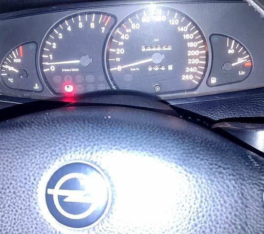 Опель Омега, объемом двигателя 20 л и пробегом 270 тыс. км за 3100 $, фото 3 на Automoto.ua