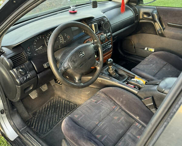 Опель Омега, объемом двигателя 2 л и пробегом 321 тыс. км за 1846 $, фото 2 на Automoto.ua
