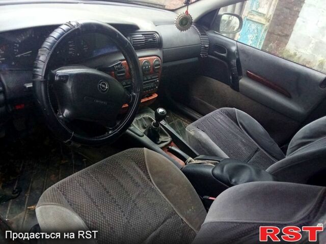 Опель Омега, объемом двигателя 2 л и пробегом 155 тыс. км за 1100 $, фото 2 на Automoto.ua