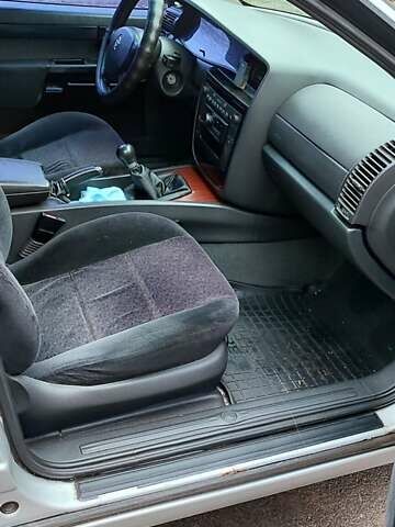 Опель Омега, объемом двигателя 2.2 л и пробегом 358 тыс. км за 2900 $, фото 7 на Automoto.ua