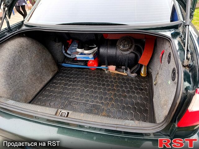 Опель Омега, объемом двигателя 22 л и пробегом 205 тыс. км за 2500 $, фото 4 на Automoto.ua