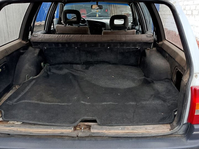 Опель Омега, объемом двигателя 2 л и пробегом 111 тыс. км за 810 $, фото 1 на Automoto.ua