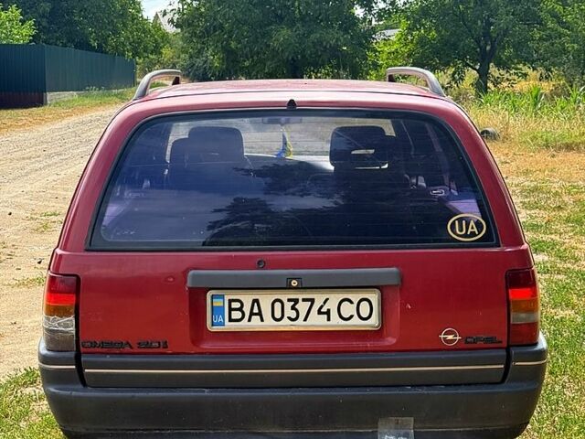 Опель Омега, объемом двигателя 2 л и пробегом 111 тыс. км за 1100 $, фото 2 на Automoto.ua