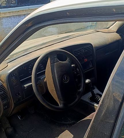 Опель Омега, об'ємом двигуна 2 л та пробігом 0 тис. км за 1000 $, фото 1 на Automoto.ua