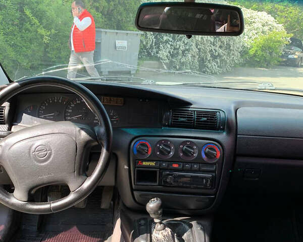 Опель Омега, об'ємом двигуна 2 л та пробігом 396 тис. км за 1900 $, фото 5 на Automoto.ua