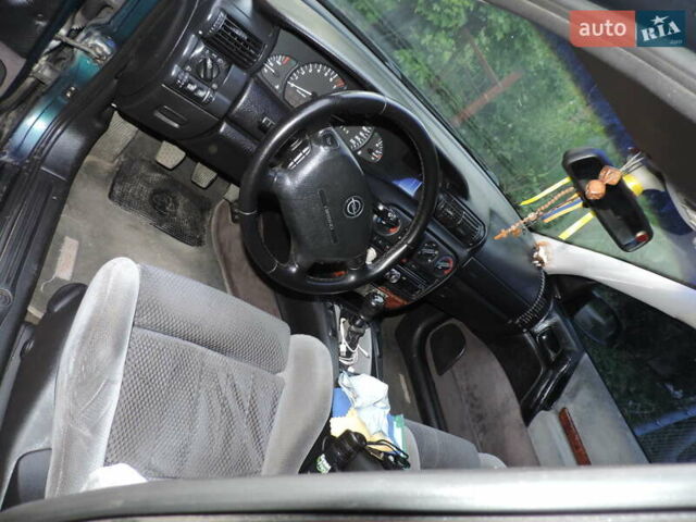 Опель Омега, объемом двигателя 2 л и пробегом 260 тыс. км за 3500 $, фото 4 на Automoto.ua