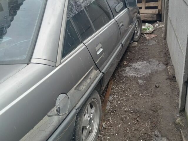 Серый Опель Омега, объемом двигателя 1.8 л и пробегом 300 тыс. км за 1000 $, фото 1 на Automoto.ua