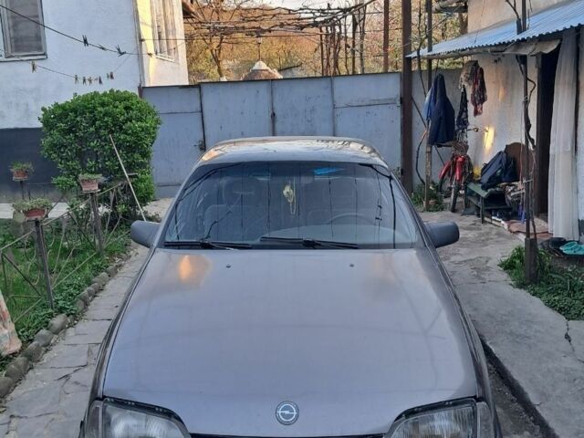 Сірий Опель Омега, об'ємом двигуна 2 л та пробігом 470 тис. км за 603 $, фото 5 на Automoto.ua