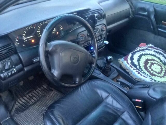 Сірий Опель Омега, об'ємом двигуна 2 л та пробігом 360 тис. км за 2300 $, фото 3 на Automoto.ua