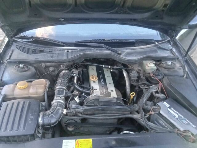 Сірий Опель Омега, об'ємом двигуна 2 л та пробігом 360 тис. км за 2300 $, фото 4 на Automoto.ua