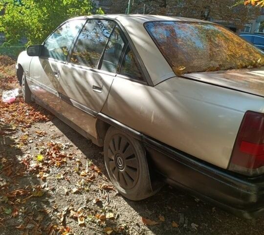 Опель Омега 1988 в Кривом Роге на Automoto.ua Серый Опель Омега, объемом двигателя 2 л и пробегом 1 тыс. км за 598 $, фото 3 на Automoto.ua