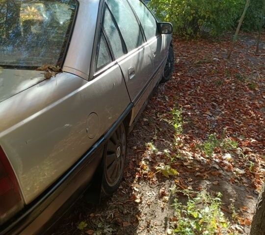 Опель Омега 1988 в Кривом Роге на Automoto.ua Серый Опель Омега, объемом двигателя 2 л и пробегом 1 тыс. км за 598 $, фото 2 на Automoto.ua