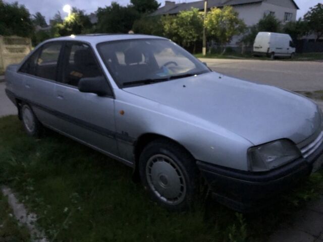 Серый Опель Омега, объемом двигателя 2.5 л и пробегом 300 тыс. км за 500 $, фото 1 на Automoto.ua