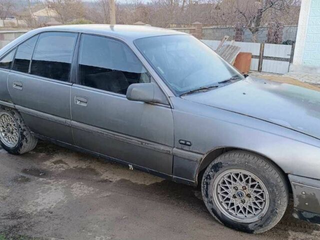 Серый Опель Омега, объемом двигателя 2 л и пробегом 250 тыс. км за 600 $, фото 1 на Automoto.ua