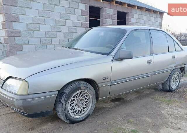 Серый Опель Омега, объемом двигателя 2 л и пробегом 250 тыс. км за 600 $, фото 2 на Automoto.ua