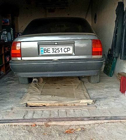 Опель Омега 1987 в Николаеве на Automoto.ua Серый Опель Омега, объемом двигателя 2 л и пробегом 0 тыс. км за 1850 $, фото 1 на Automoto.ua