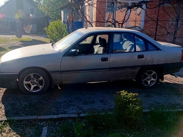Серый Опель Омега, объемом двигателя 1.8 л и пробегом 460 тыс. км за 850 $, фото 4 на Automoto.ua