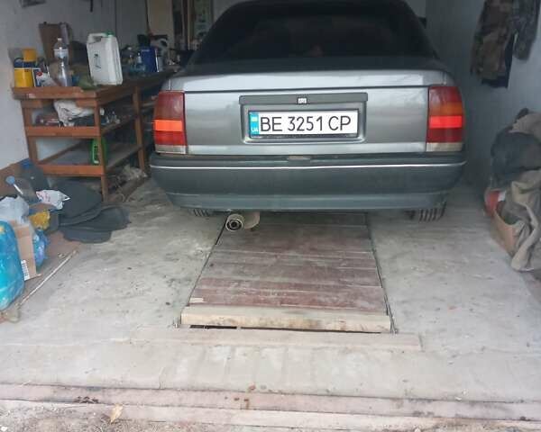 Сірий Опель Омега, об'ємом двигуна 2 л та пробігом 40 тис. км за 2200 $, фото 13 на Automoto.ua