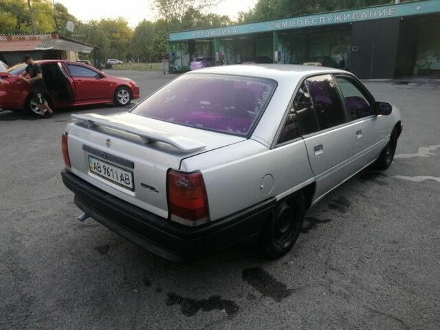 Серый Опель Омега, объемом двигателя 2 л и пробегом 300 тыс. км за 800 $, фото 4 на Automoto.ua