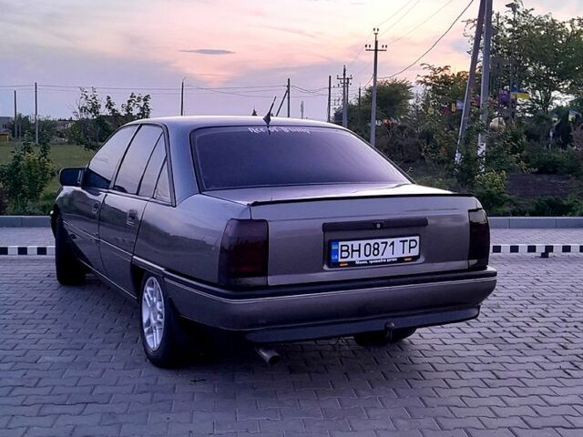 Сірий Опель Омега, об'ємом двигуна 2 л та пробігом 365 тис. км за 2100 $, фото 1 на Automoto.ua