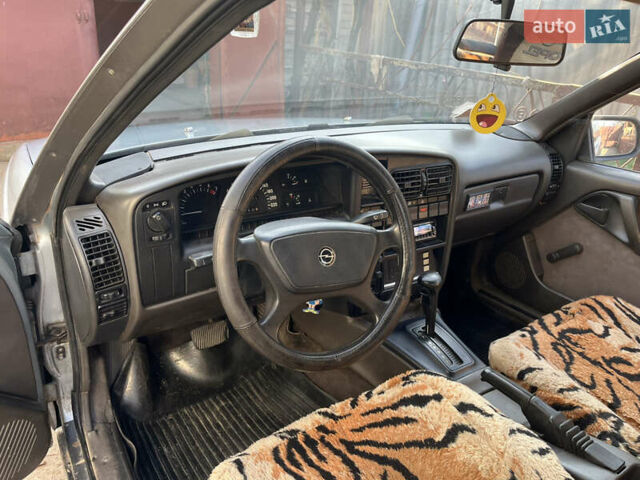 Серый Опель Омега, объемом двигателя 2 л и пробегом 322 тыс. км за 2100 $, фото 8 на Automoto.ua