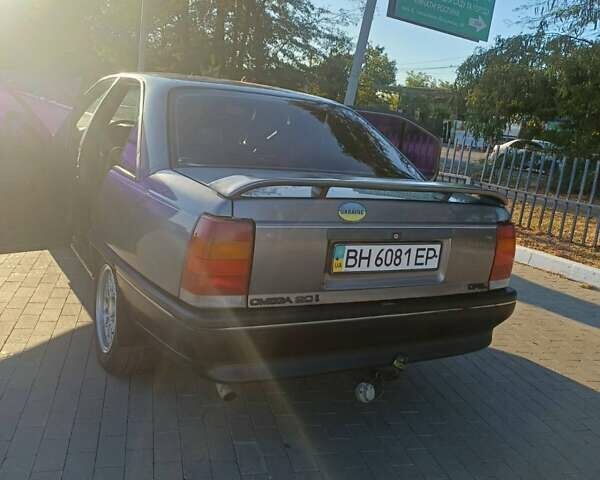 Серый Опель Омега, объемом двигателя 2 л и пробегом 100 тыс. км за 1550 $, фото 1 на Automoto.ua