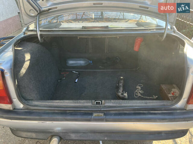 Серый Опель Омега, объемом двигателя 2 л и пробегом 322 тыс. км за 2100 $, фото 11 на Automoto.ua