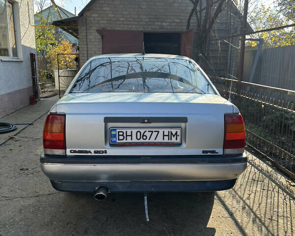 Серый Опель Омега, объемом двигателя 2 л и пробегом 322 тыс. км за 2100 $, фото 3 на Automoto.ua