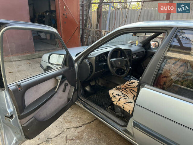 Серый Опель Омега, объемом двигателя 2 л и пробегом 322 тыс. км за 2100 $, фото 7 на Automoto.ua
